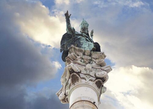 Il ritorno della statua di Sant’Oronzo in Piazza: storia e restauro del simbolo di Lecce